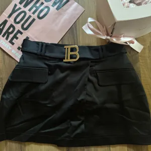 satenska mini suknja