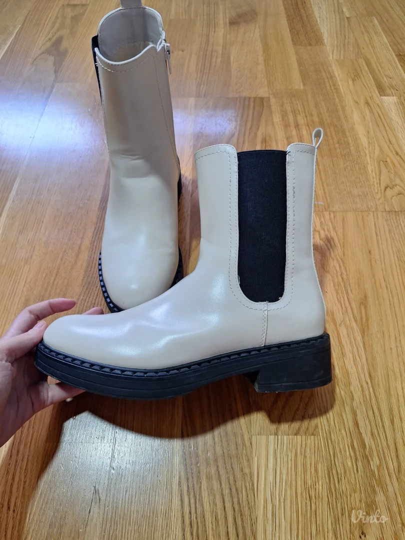 Tri para 2900 din, 39