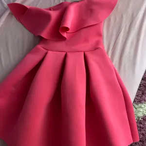 Blondy haljina na jedno rame