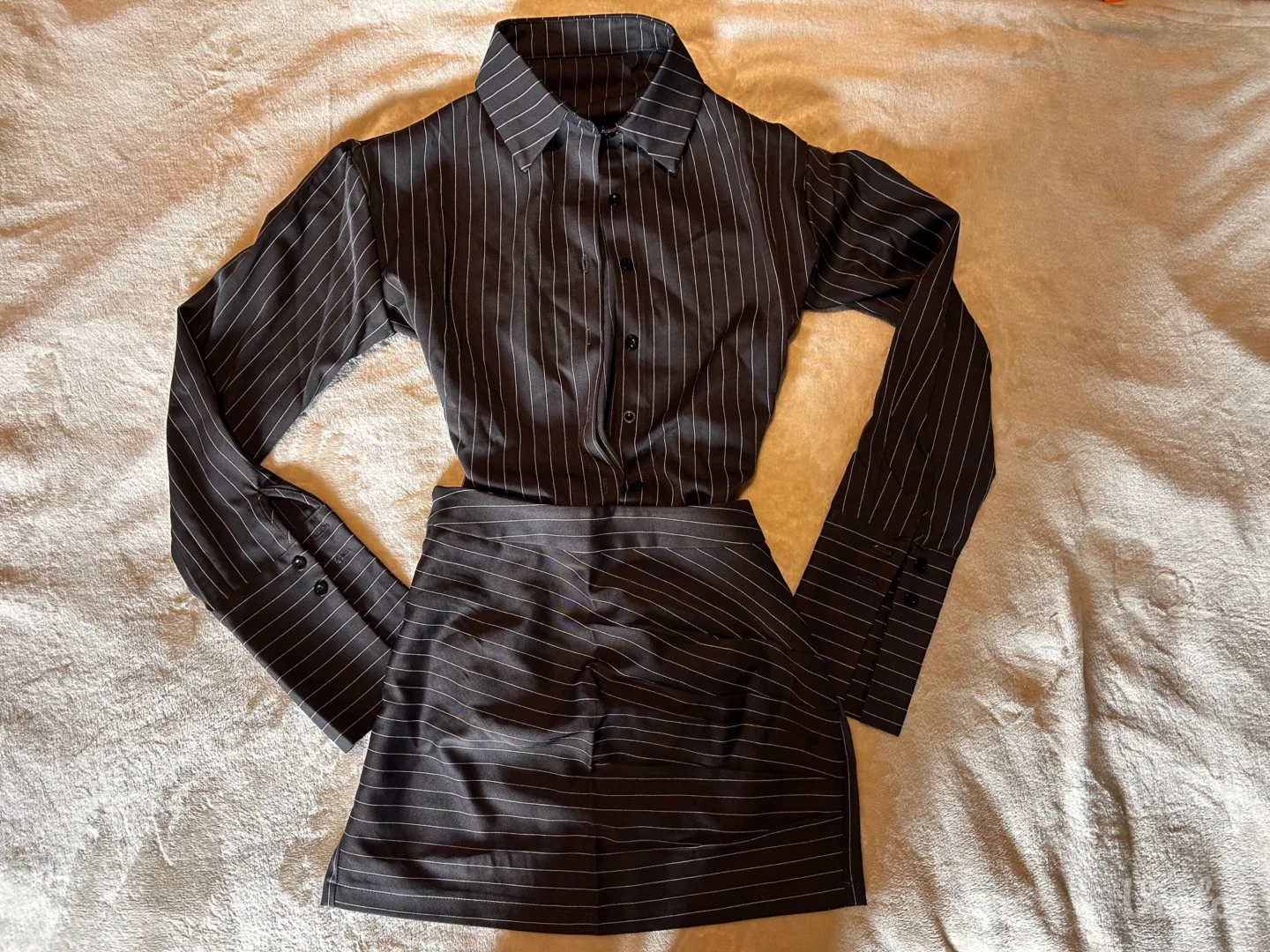 Sivi ženski kompletić