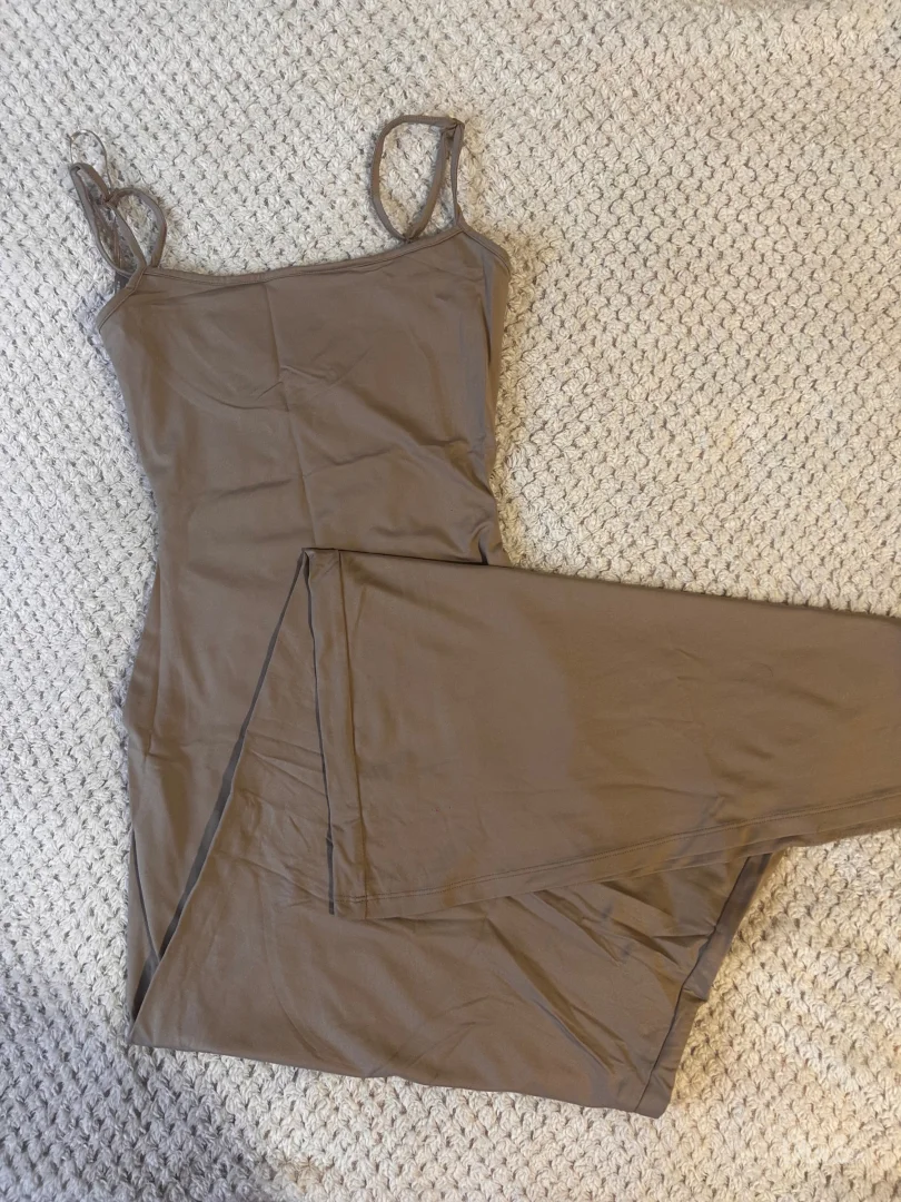 Nude haljina bershka