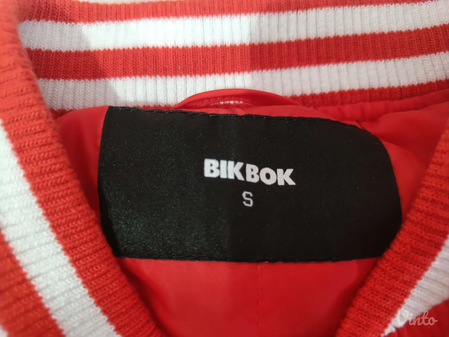 Crvena ženska jakna