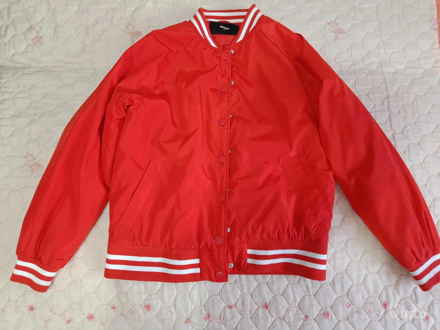 Crvena ženska jakna