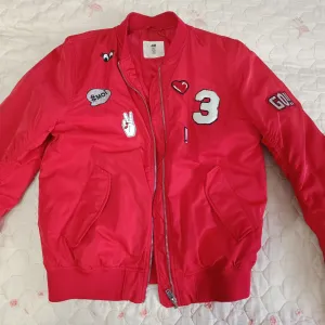 Crvena ženska jakna