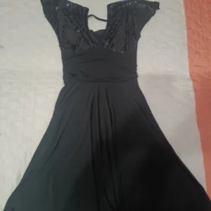 Crna ženska haljina