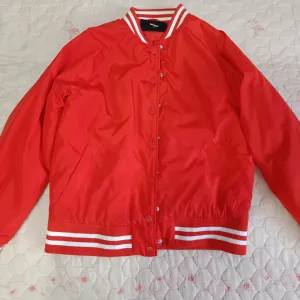 Crvena ženska jakna