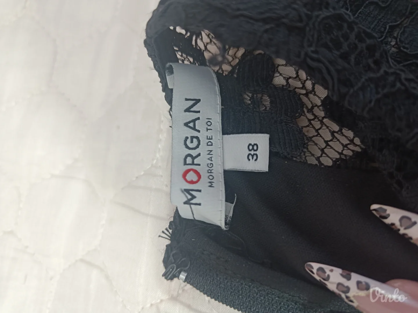 Crna ženska haljina