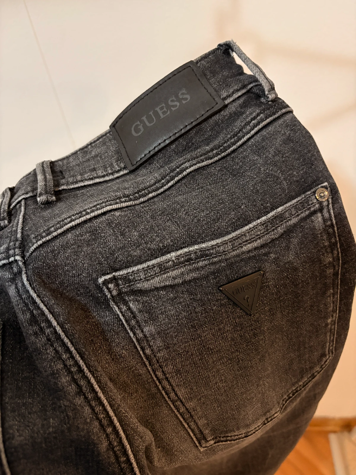 GUESS- farmerke