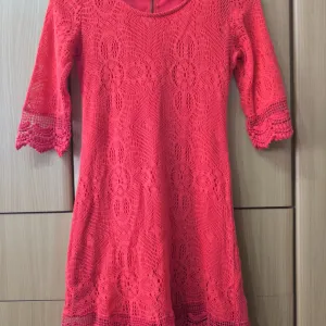 Crvena, "pletena" haljina