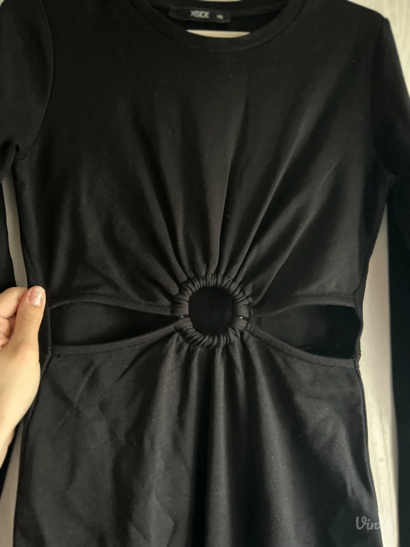 Crna duza haljina sa prorezom