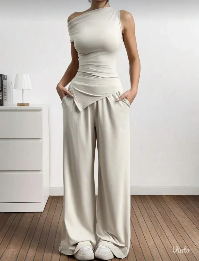 NOVO zenski komplet pantalone i majica