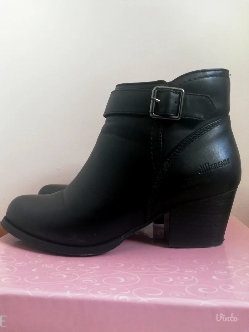 Crne Čizmice 38 broj