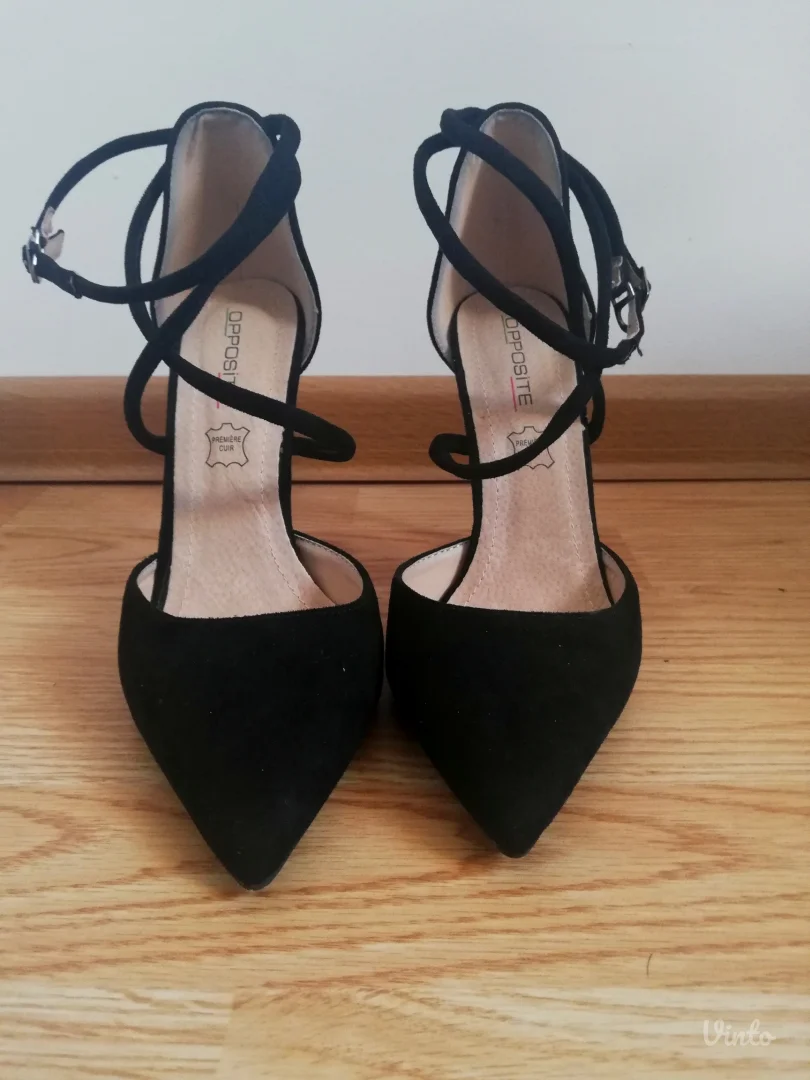 NOVO Crne sandale sa trakicama 37 broj