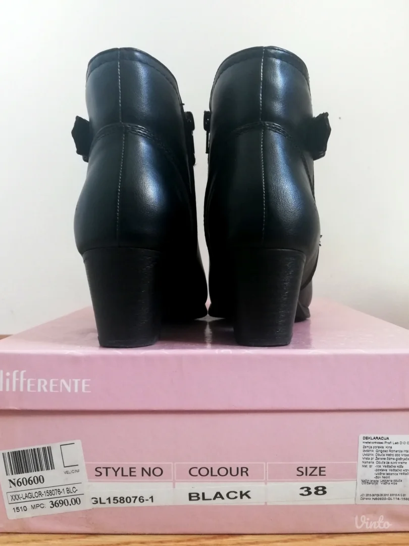 Crne Čizmice 38 broj