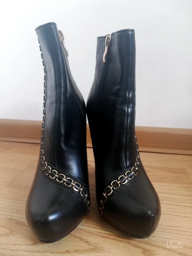 Crne čizme broj 37