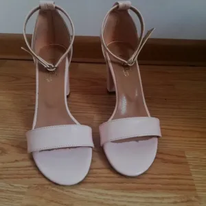 Sandale-puder roze 38 broj