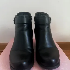 Crne Čizmice 38 broj