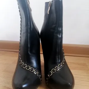Crne čizme broj 37