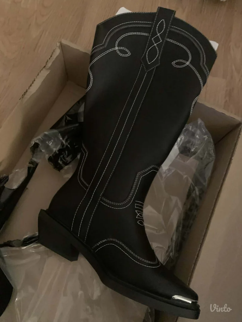 ASOS Crne Nove Kaubojke