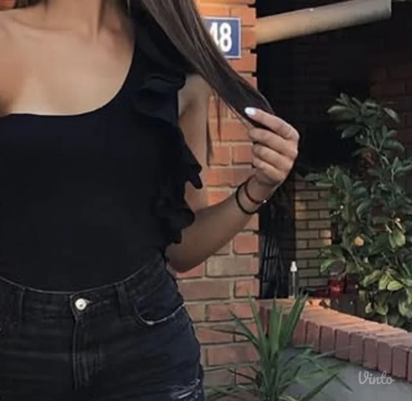 Crni bodi na jedno rame