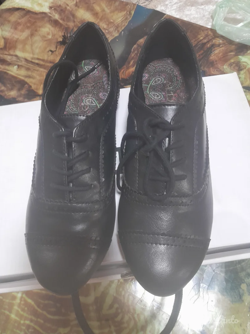 Kozne cipele Aldo br 37