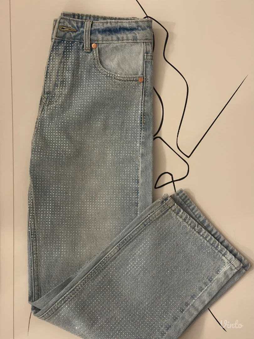 Bershka farmerke sa cirkonima