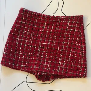 Zara tvid skort novo