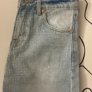 Bershka farmerke sa cirkonima