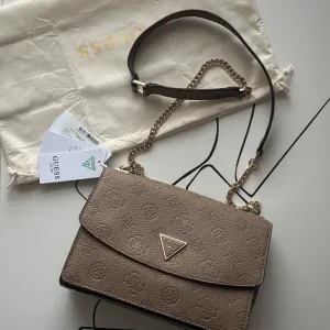 Guess torba sa etiketom