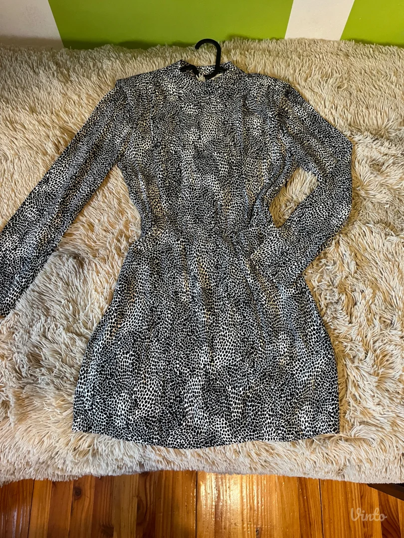 Strukirana haljina sa naramenicama