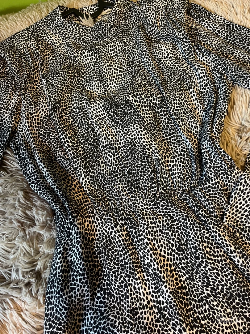 Strukirana haljina sa naramenicama