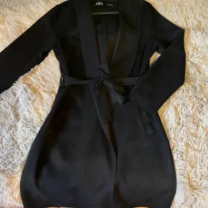 Zara mantil prevrnuta koza