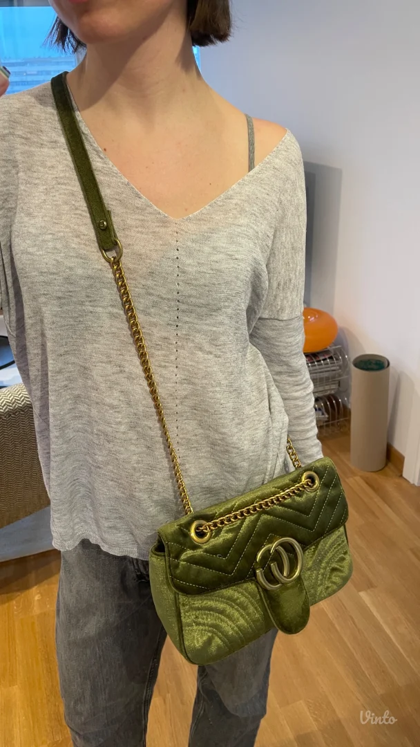 Zelena plišana torbica