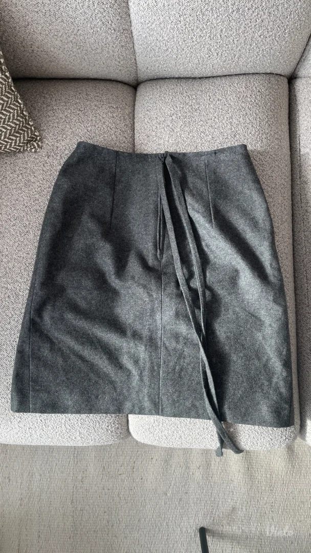 Siva suknja visokog struka