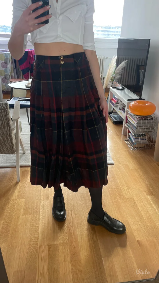 Vunena karirana suknja