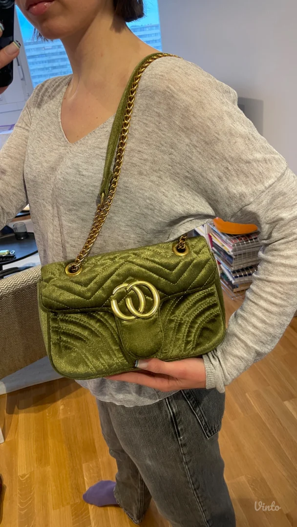 Zelena plišana torbica