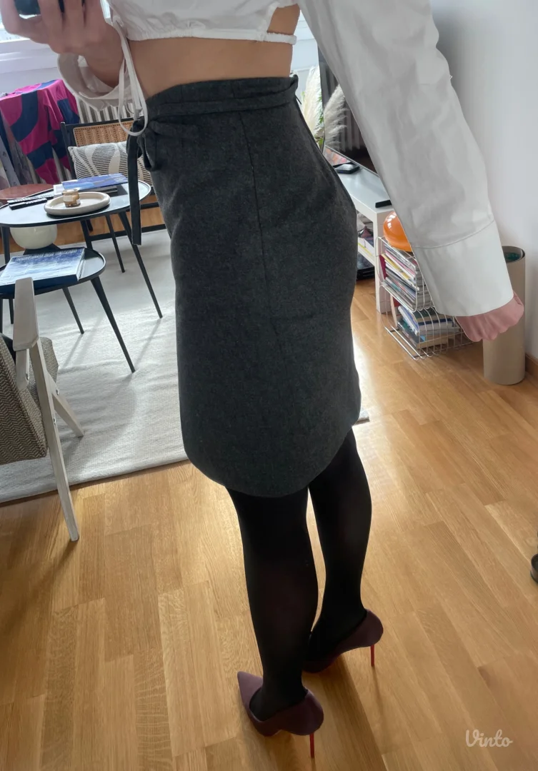 Siva suknja visokog struka