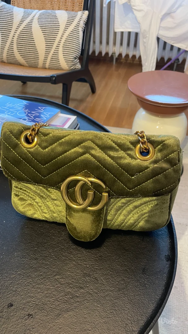 Zelena plišana torbica