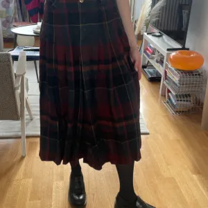 Vunena karirana suknja