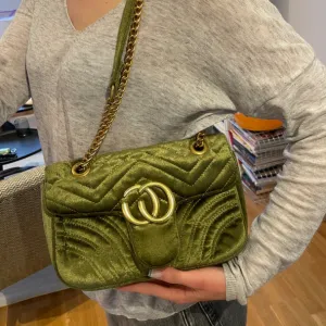 Zelena plišana torbica