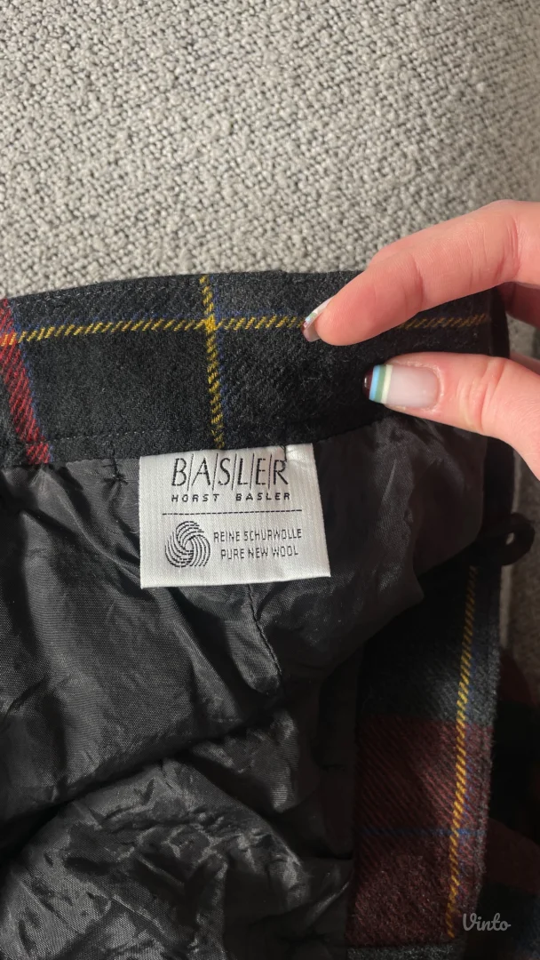 Vunena karirana suknja