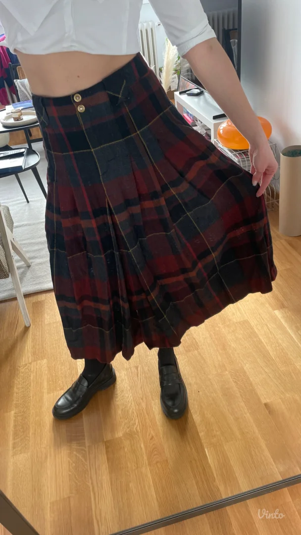 Vunena karirana suknja