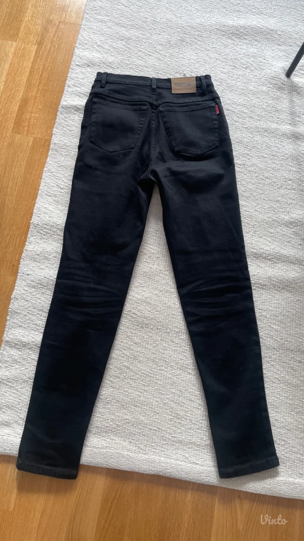 Crne highwaist farmerke