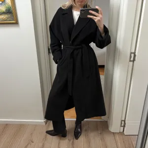 Crni kašmirski kaput