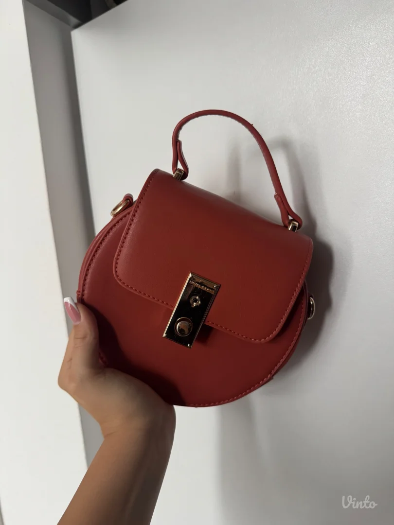 upečatljiva torbica