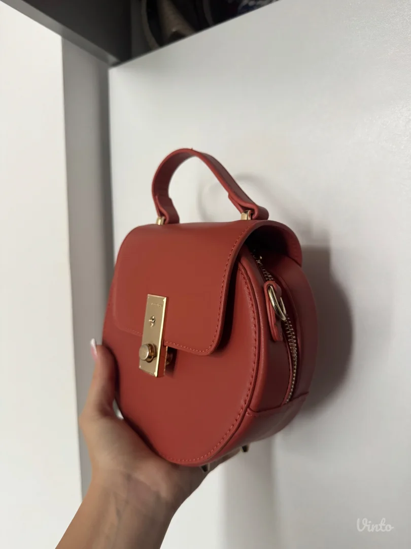 upečatljiva torbica