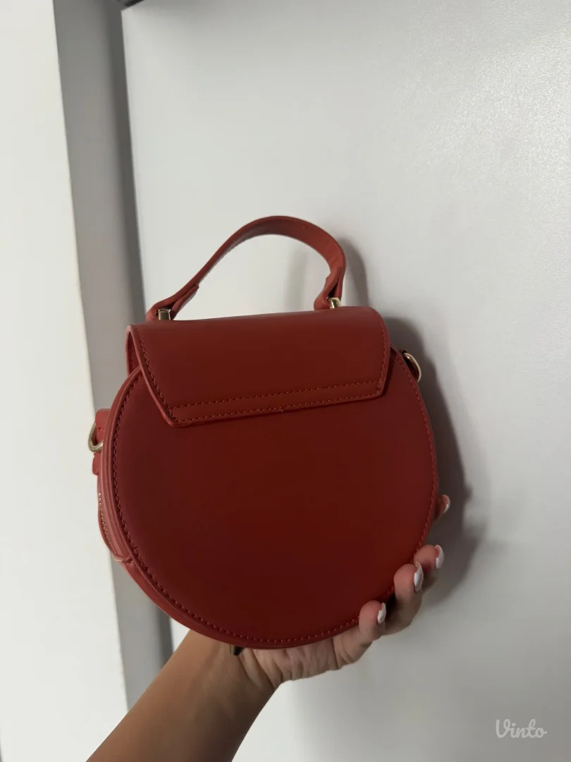 upečatljiva torbica