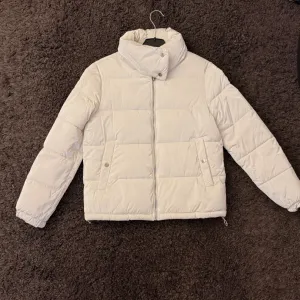 Stradivarius zimska jakna