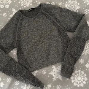H&M top za teretanu