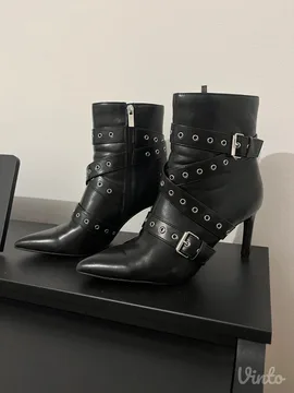 Bershka čizmice sa kaiševima